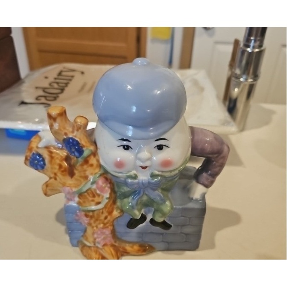 Fritz Humpty Dumpty Ceramic Teapot Nursery Rhyme Collectible Hand Painted TMC